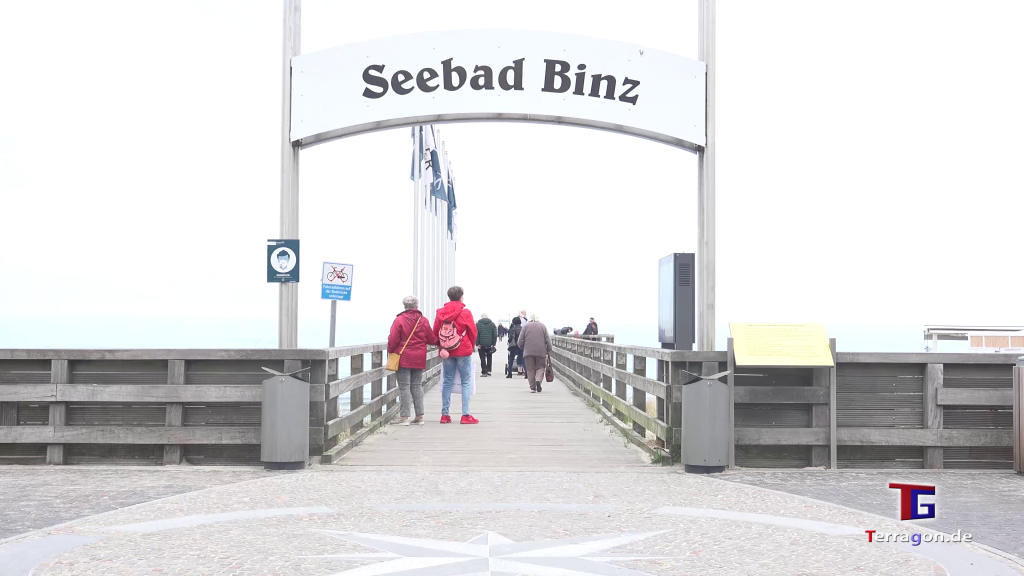 Binz ist das größte Seebad auf der Insel Rügen. Die amtsfreie Gemeinde gehört zum Landkreis Vorpommern-Rügen in Mecklenburg-Vorpommern. Sie führt den Namen Binz und die dem Namen vorangestellte Bezeichnung Ostseebad.
